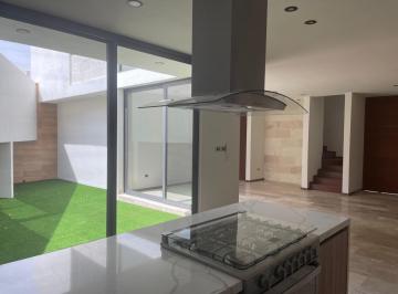 Casa · 335m² · 3 Recámaras · 2 Estacionamientos · Casa en Venta en Pedregal