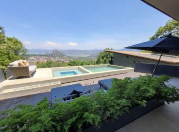 Casa en condominio · 4 Recámaras · 3 Estacionamientos · Casa de Descanso en Valle de Bravo con Espectacular Vista Al Lago
