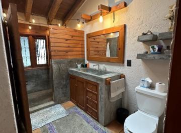 Casa · 400m² · 6 Estacionamientos · Casa Campirana Rodeada de Naturaleza en El Fresno, Valle de Bravo