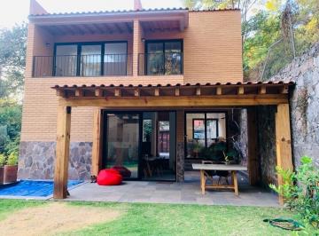 Casa en condominio · 243m² · 2 Recámaras · 3 Estacionamientos · Casa Nueva en Valle de Bravo.