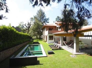 Casa · 445m² · 4 Recámaras · 2 Estacionamientos · Casa en Club de Golf Rancho Avándaro, Valle de Bravo