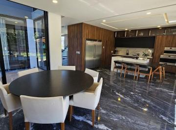 Casa · 550m² · 4 Recámaras · 2 Estacionamientos · Casa en Venta en Coto Arauca