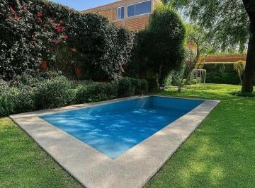 Casa · 2665m² · 4 Recámaras · 6 Estacionamientos · Casa/oficinas/lote en Venta en Tequisquiapan Para Inversion