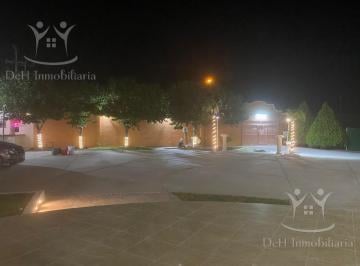 Casa · 302m² · 2 Recámaras · Casa en Venta