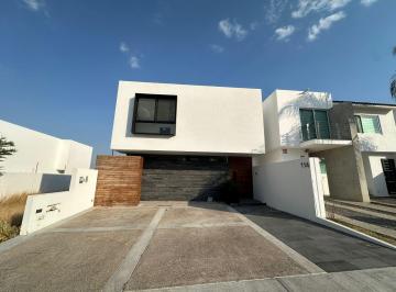 Casa en condominio · 289m² · 3 Recámaras · 3 Estacionamientos · Casa en Venta de Oportunidad en Cumbres del Lago, Juriquilla!