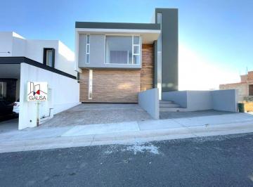 Casa · 250m² · 3 Recámaras · 2 Estacionamientos · Casa en Venta en Lomas de Juriquilla, Querétaro! Sótano, Roof Garden con Vista Espectacular!