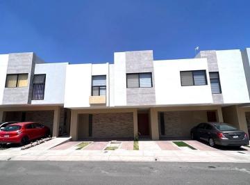Casa en condominio · 126m² · 3 Recámaras · 2 Estacionamientos · Casa en Venta El Refugio, Querétaro! Privada Alanna Fresnos