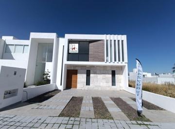 Casa en condominio · 220m² · 3 Recámaras · 2 Estacionamientos · Casa en Venta en Grand Juriquilla Para Estrenar!