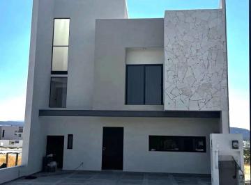 Casa · 270m² · 3 Recámaras · 2 Estacionamientos · Estrena Amplia Casa en La Reserva, Valle de Juriquilla!