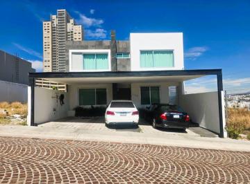 Casa de 3 habitaciones, Querétaro · Casa en Venta en Juriquilla, Querétaro! Fracc. Cumbres del Lago! Amplios Espacios