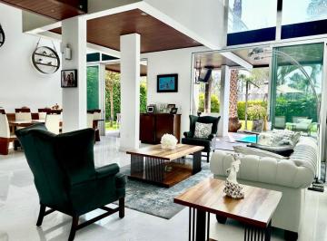 Casa · 3 Recámaras · 5 Estacionamientos · Casa de Una Sola Planta con Alberca en Venta en Villas del Mesón, Juriquilla