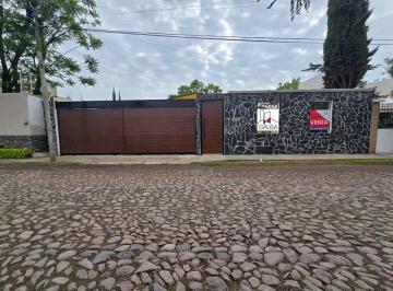 Casa · 3 Recámaras · 4 Estacionamientos · ¡Espectacular Casa en Venta de Una Sola Planta en Jurica!