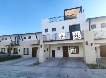 Casa en condominio · 212m² · 4 Recámaras · 2 Estacionamientos · Casa en Venta en Torre de Piedra Gran Reserva, Querétaro! 3 Niveles, 4 Recámaras