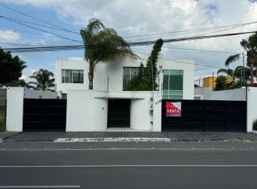Casa · 388m² · 4 Recámaras · 3 Estacionamientos · Casa en Venta Sobre Av Principal en San Francisco Juriquilla, Querétaro! Opción a 4ta Recámara
