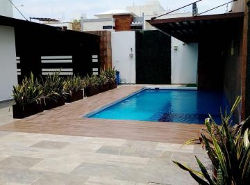 Casa · 368m² · 3 Recámaras · 2 Estacionamientos · Casa en Venta Residenccil Palmira con Alberca