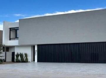 Casa · 372m² · 3 Recámaras · 3 Estacionamientos · Renta Casa Nueva en El Molino Condominio XIII