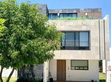 Casa en condominio de 3 habitaciones, San Andrés Cholula · Se Vende Casa en Lomas de Angelopolis Parque Queretaro