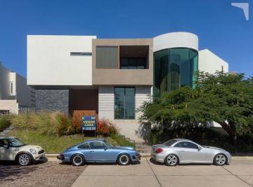 Casa · 642m² · 4 Recámaras · 4 Estacionamientos · Casa en Venta en Puerta Plata