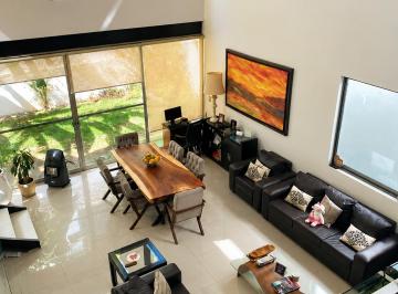 Casa de 4 habitaciones, Tlajomulco de Zúñiga · Casa en Venta en La Rioja