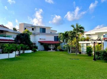 Casa · 149m² · 4 Recámaras · 1 Estacionamiento · Casa en Venta Pok Ta Pok en Zona Hotelera Cancún