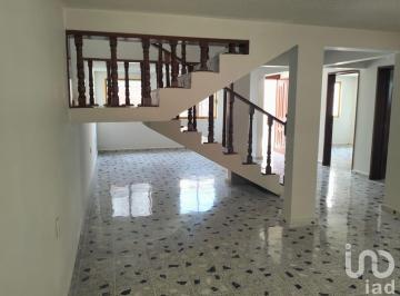 Casa · 182m² · 4 Recámaras · 4 Estacionamientos · Casa en Actopan, Col. Chapultepec