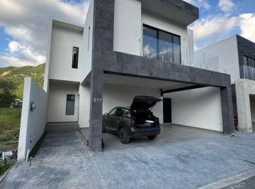 Casa · 276m² · 3 Recámaras · 3 Estacionamientos · Hermosa Casa Nueva en Las Esmeraldas Monterrey Nl