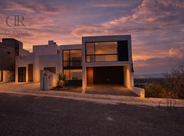 Casa · 180m² · 3 Recámaras · 3 Estacionamientos · Casa en Venta en Zibata Queretaro