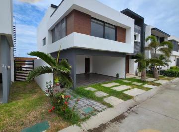 Casa · 330m² · 3 Recámaras · 2 Estacionamientos · Casa en Venta en Punta Tiburón