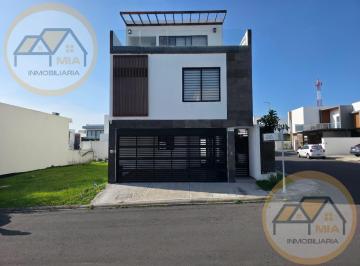 Casa · 290m² · 4 Recámaras · 2 Estacionamientos · Casa en Venta en Frac. Lomas de La Rioja