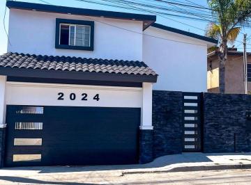 Casa de 3 habitaciones, Playas de Rosarito · Casa en Venta en Constitución, Rosarito – Moderna con Acabados de Lujo a 5 Minutos de La Playa