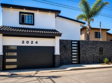 Excelente oportunidad para adquirir una residencia moderna con acabados de lujo · Casa en Venta en Constitución, Rosarito – Moderna con Acabados de Lujo a 5 Minutos de La Playa