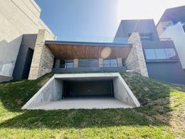 Casa · 820m² · 4 Recámaras · 3 Estacionamientos · Casa en Venta en Sierra Alta
