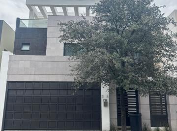 Casa 160m² Venta Bosques de las Cumbres · Residencia con Vistas 360° en Bosques de Las Cumbres | Terraza, Salón de Juegos