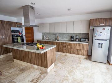 Casa · 300m² · 4 Recámaras · 2 Estacionamientos · Casa en Lomas del Pedregal