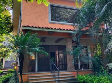 Casa de 3 habitaciones, Cuernavaca · Amplia Propiedad Dentro de Fraccionamiento Las Quintas
