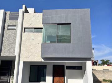 Casa · 105m² · 3 Recámaras · 2 Estacionamientos · Casa en Vitana