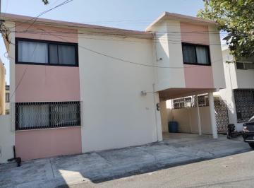 Casa · 252m² · 4 Recámaras · 2 Estacionamientos · Casa en Tecnológico