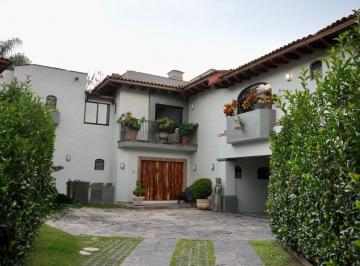 Casa de 5 habitaciones, Zapopan · Residencia en Venta con Gran Jardín y Enorme Potencial en Puerta de Hierro, Zapopan Jalisco