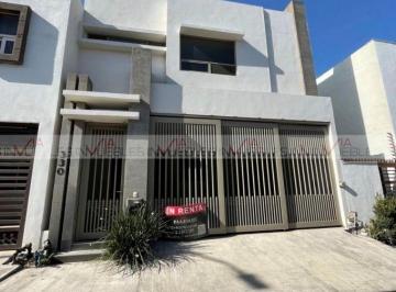 Casa · 303m² · 3 Recámaras · 2 Estacionamientos · Casa en Renta en Monterrey