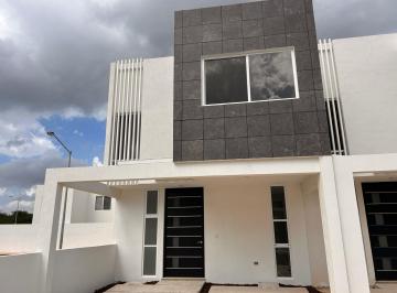 Casa · 157m² · 3 Recámaras · 2 Estacionamientos · Casa en Renta, 3 Recámaras, Amenidades, Alberca, Jardines del Sur 6, Av Huayacan, Cancun