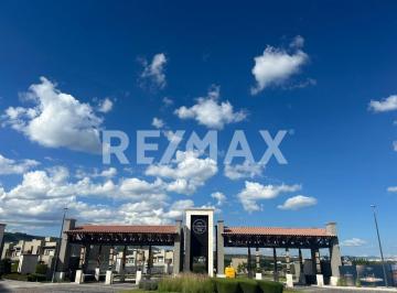 Casa · 144m² · 4 Recámaras · 2 Estacionamientos · Casa en Venta en Villa Carriedo en Lomas del Campanario Norte, Querétaro
