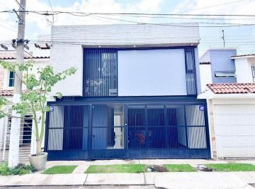 Casa · 151m² · 3 Recámaras · 2 Estacionamientos · Casa en Venta, Colonia Girasoles Elite. Zapopan