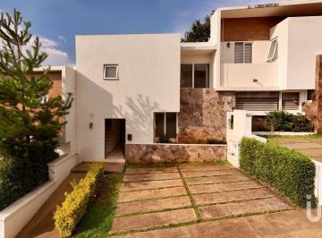 Casa · 160m² · 3 Recámaras · 2 Estacionamientos · Venta de Casa en Vistas de Altozano