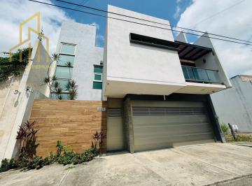 Casa · 424m² · 4 Recámaras · 2 Estacionamientos · Casa en Venta Jardines de Virginia