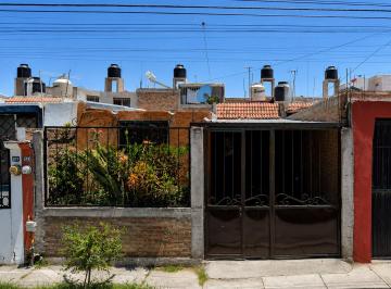 Casa de 2 habitaciones, Celaya · Casa en Venta en Fraccionamiento La Misión, Celaya, Guanajuato.