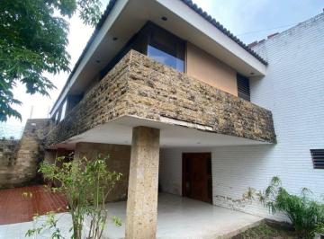 Casa de 4 habitaciones, Guadalajara · Oportunidad a Media Cuadra de Casa Jalisco!