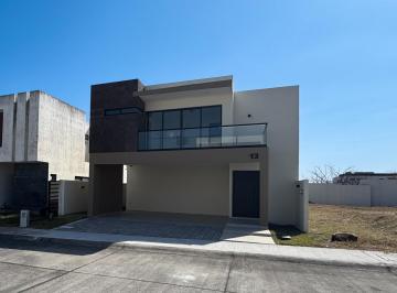 Casa · 212m² · 3 Recámaras · 2 Estacionamientos · Casa en Venta en Punta Tiburon