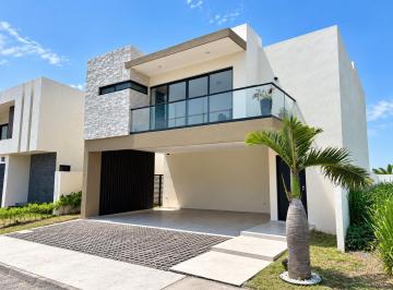 Casa · 212m² · 3 Recámaras · 2 Estacionamientos · Casa en Venta en Punta Tiburon