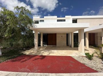 2d8c96cb5cfbd25a53ac1bc20122407adb245e08dfcfd04fd52d0132a4dbf444 · Casa Nueva en Venta en Privada Altozano, Carretera Mérida - Progreso.