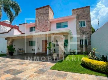 Casa en condominio Venta 320m² de 4 habitaciones · Casa en Venta Jardines de Santa Anita, con Habitacion y Baño en Planta Baja.